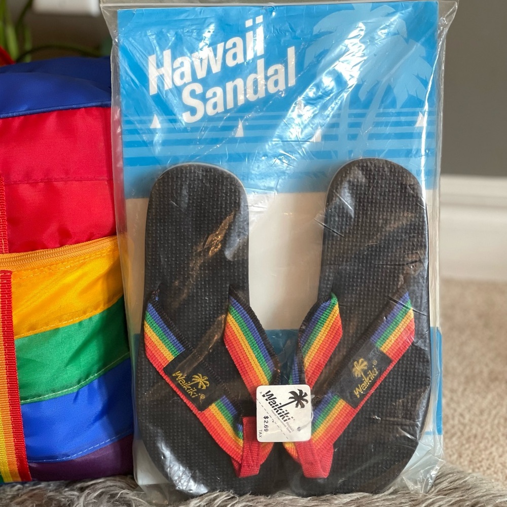 Vintage Deadstock 80’s Hawaii Rainbow Flip Flops/Thongs - Women’s Size 7